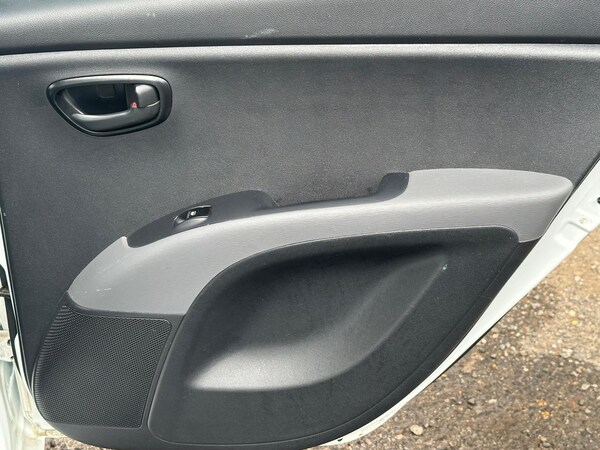 Used Hyundai i10 2012 for sale - 75269352: Photo 35