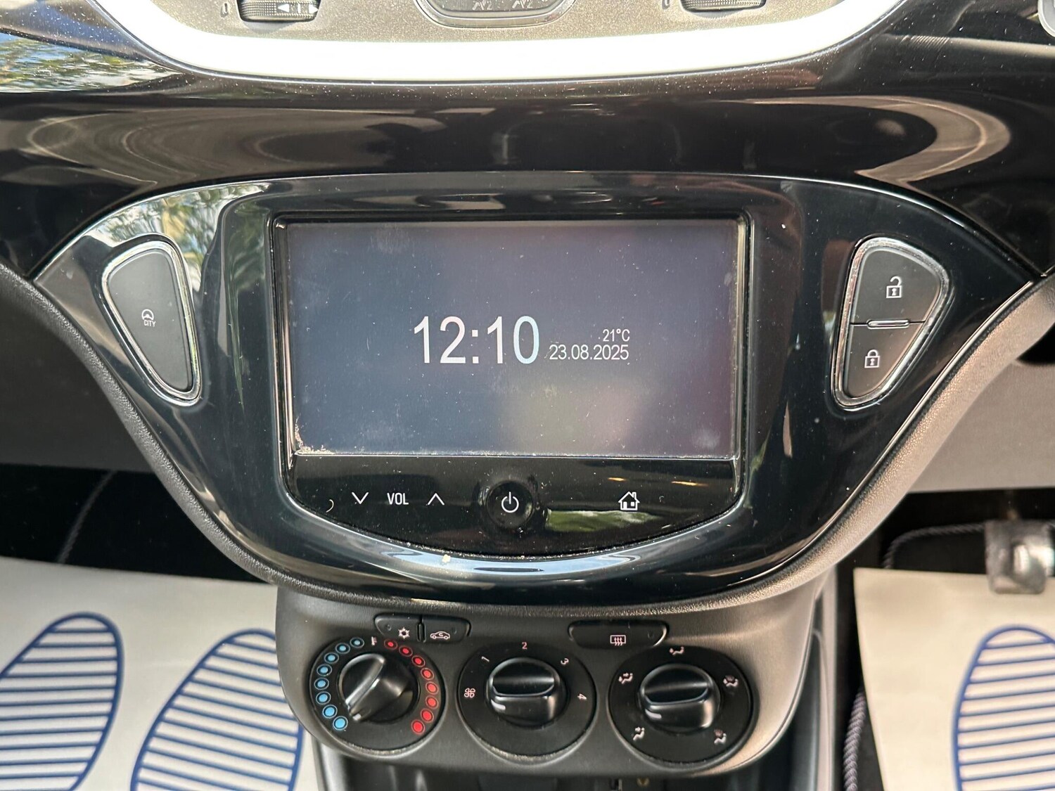 Vehicle 28