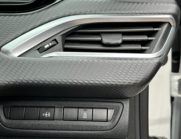 Used Peugeot 208 2016 for sale - 75351889: Photo 15