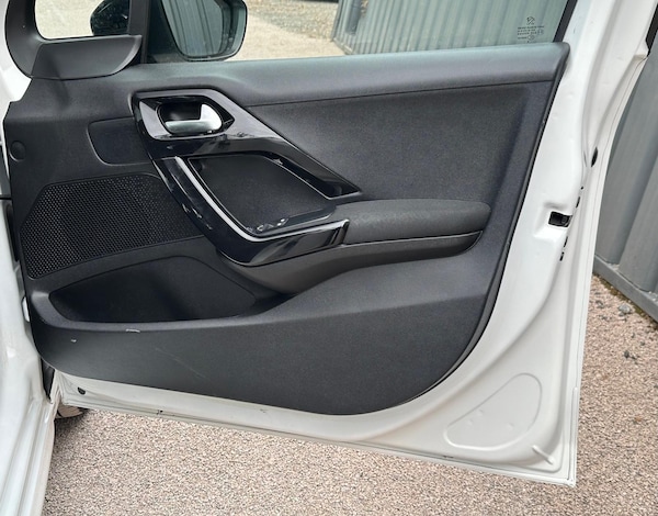 Used Peugeot 208 2016 for sale - 75351889: Photo 19