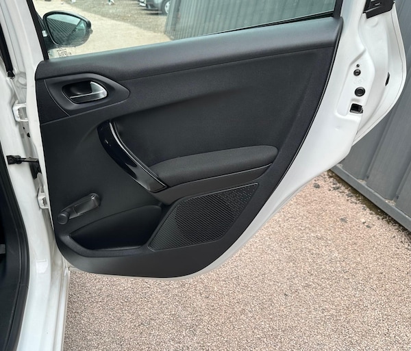 Used Peugeot 208 2016 for sale - 75351889: Photo 20