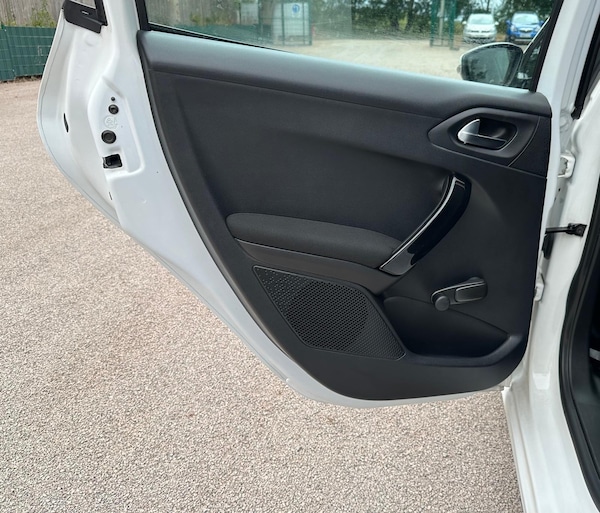 Used Peugeot 208 2016 for sale - 75351889: Photo 22
