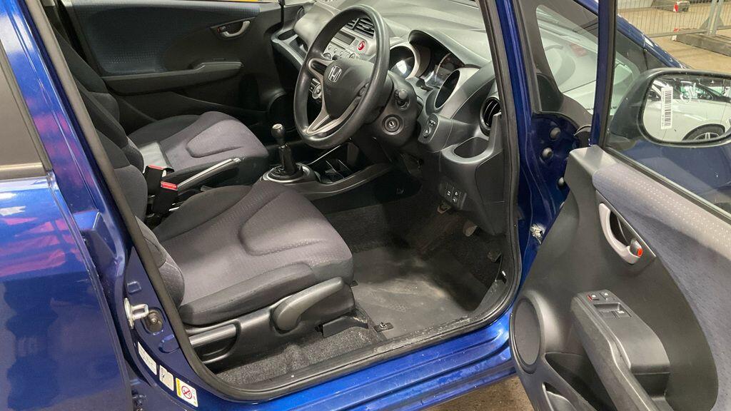 Used Honda Jazz 2011 for sale - 76108894: Photo 3