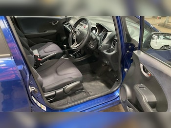 Used Honda Jazz 2011 for sale - 76108894: Photo 3