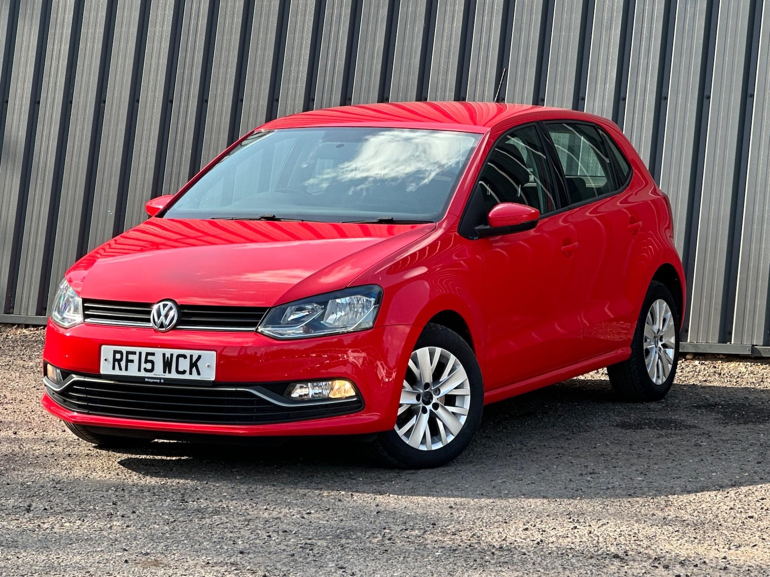 Used Volkswagen Polo 2015 for sale - 76270907: Photo 2