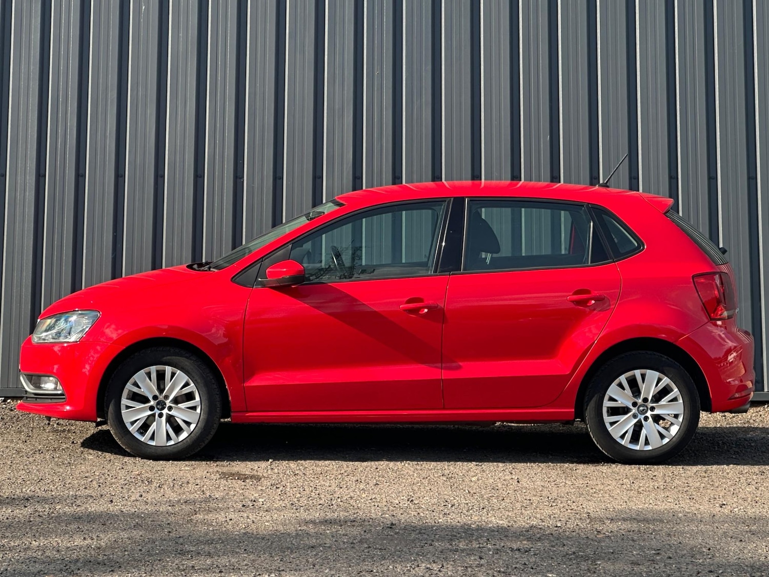 Used Volkswagen Polo 2015 for sale - 76270907: Photo 3