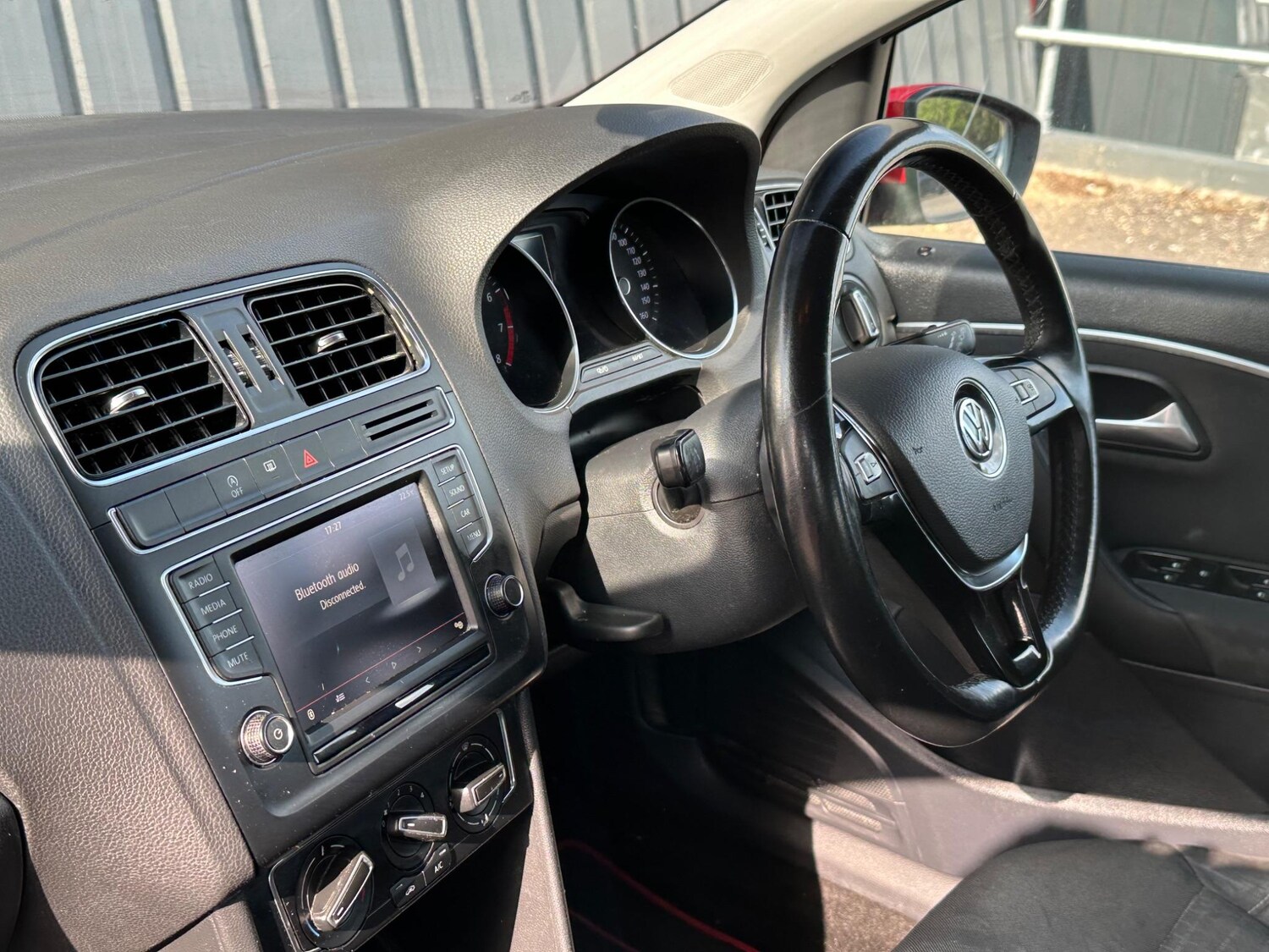 Used Volkswagen Polo 2015 for sale - 76270907: Photo 42