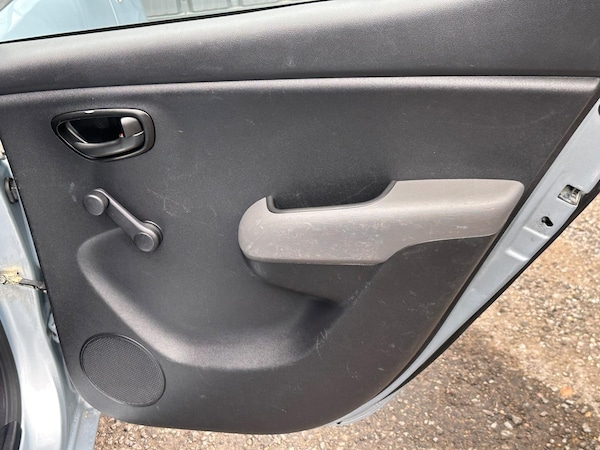 Used Hyundai i10 2012 for sale - 75334465: Photo 24