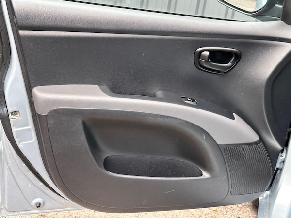 Used Hyundai i10 2012 for sale - 75334465: Photo 32