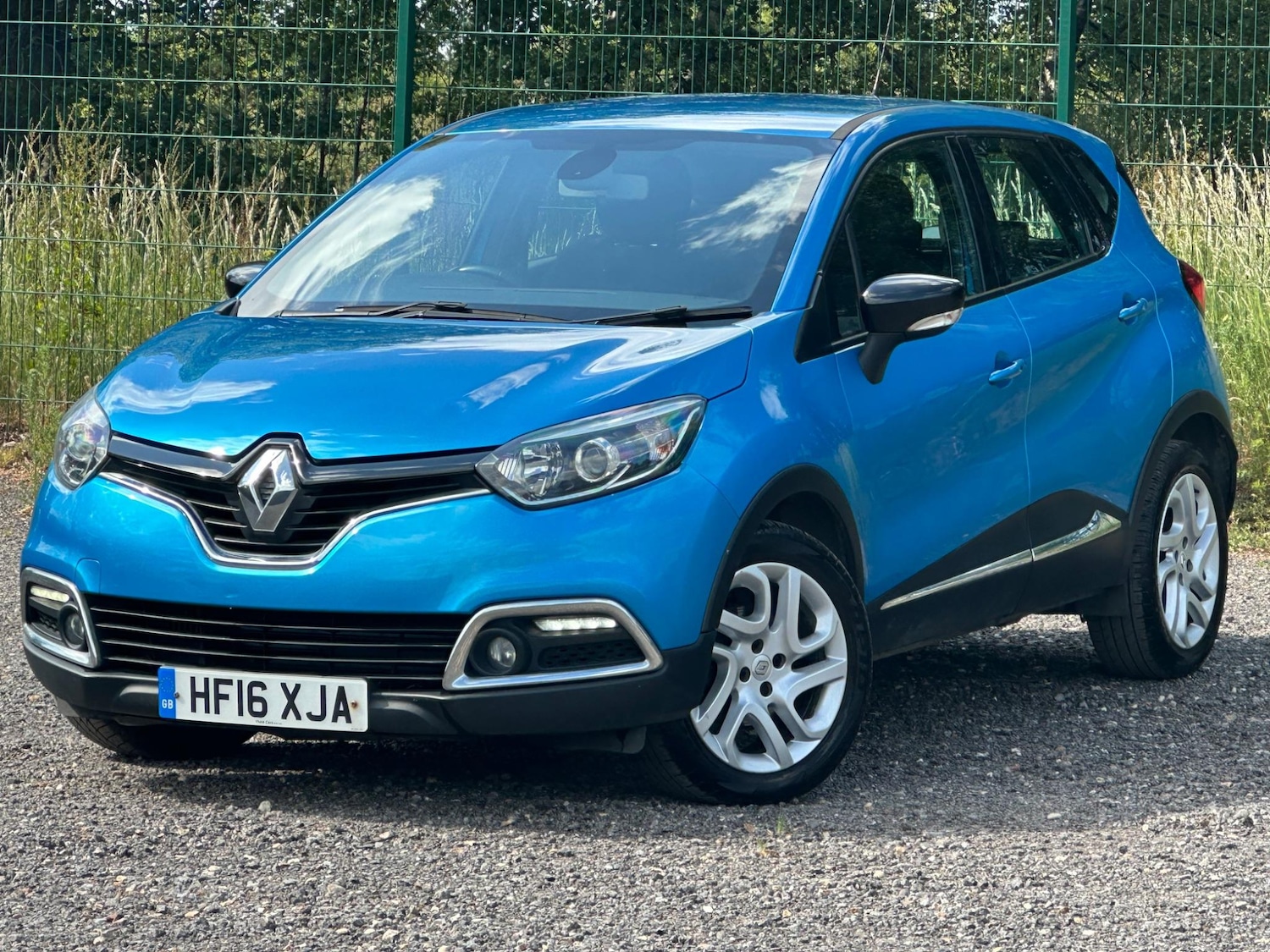 Used Renault Captur 2016 for sale - 76026518: Photo 2