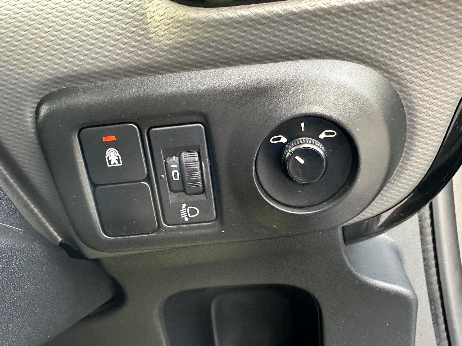 Used Citroen C4 Cactus 2017 for sale - 76109360: Photo 27