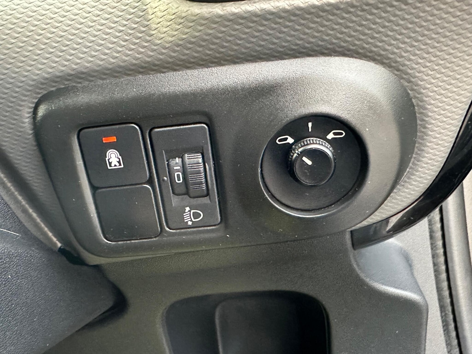 Used Citroen C4 Cactus 2017 for sale - 76109360: Photo 28