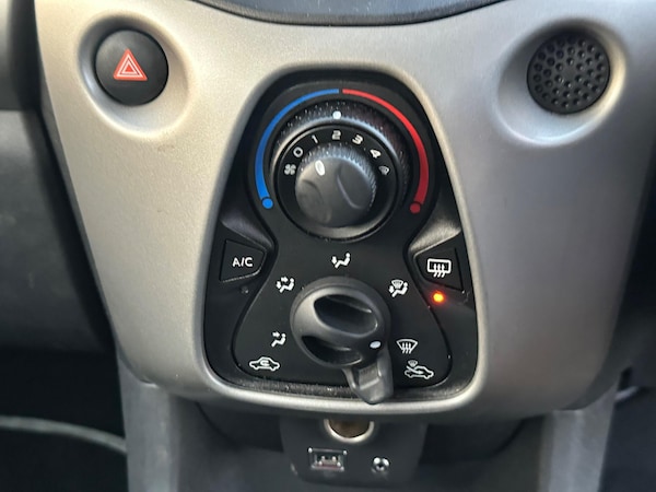 Used Toyota AYGO 2018 for sale - 76239886: Photo 25