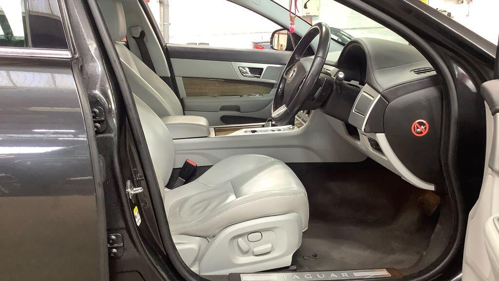Used Jaguar XF 2012 for sale - 76108985: Photo 2