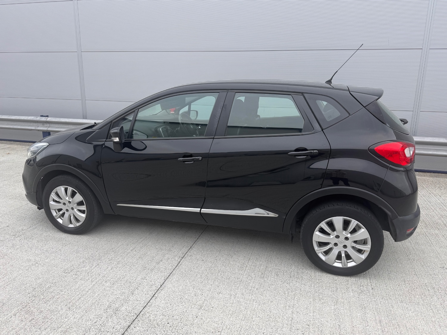 Used Renault Captur 2013 for sale - 76302486: Photo 2