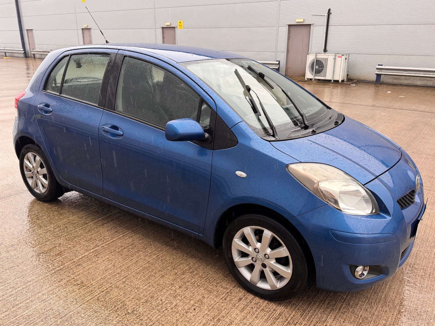 Used Toyota Yaris 2011 for sale - 76980178: Photo 3