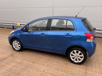 Used Toyota Yaris 2011 for sale - 76980178: Photo