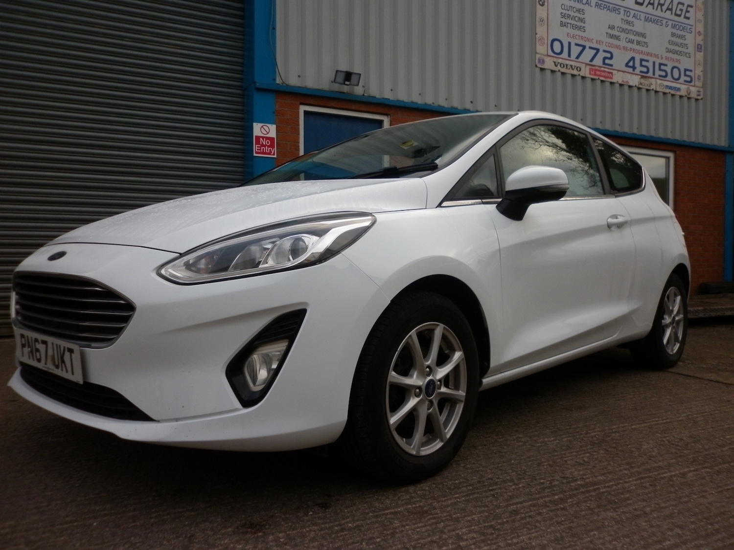 Used Ford Fiesta 2017 for sale - 77069081: Photo 2