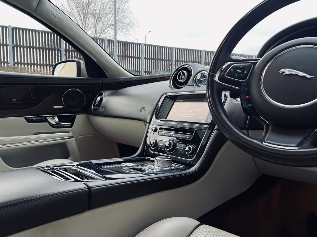 Used Jaguar XJ 2011 for sale - 76897249: Photo 16