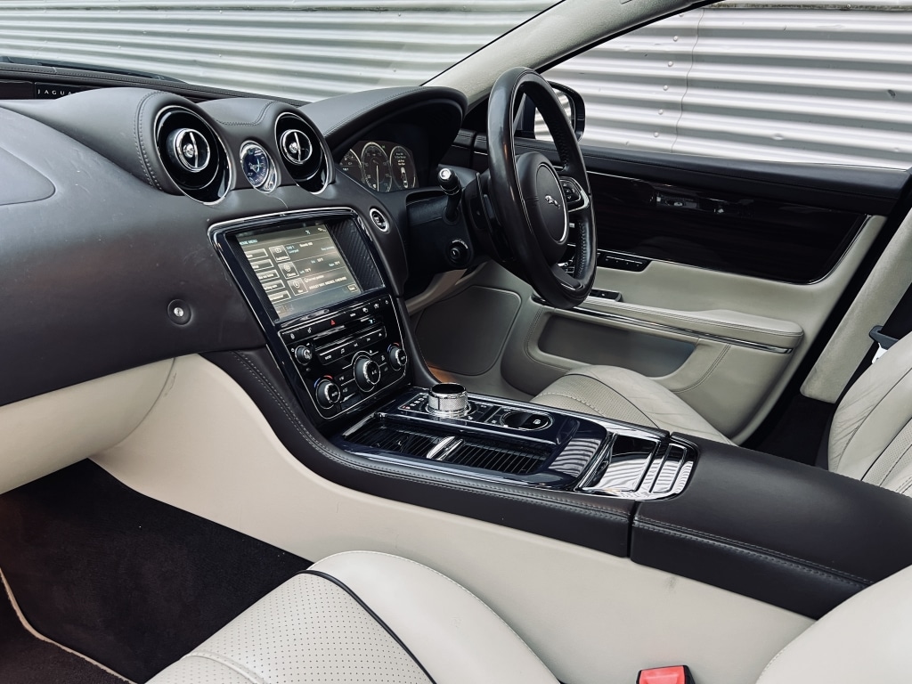 Used Jaguar XJ 2011 for sale - 76897249: Photo 29