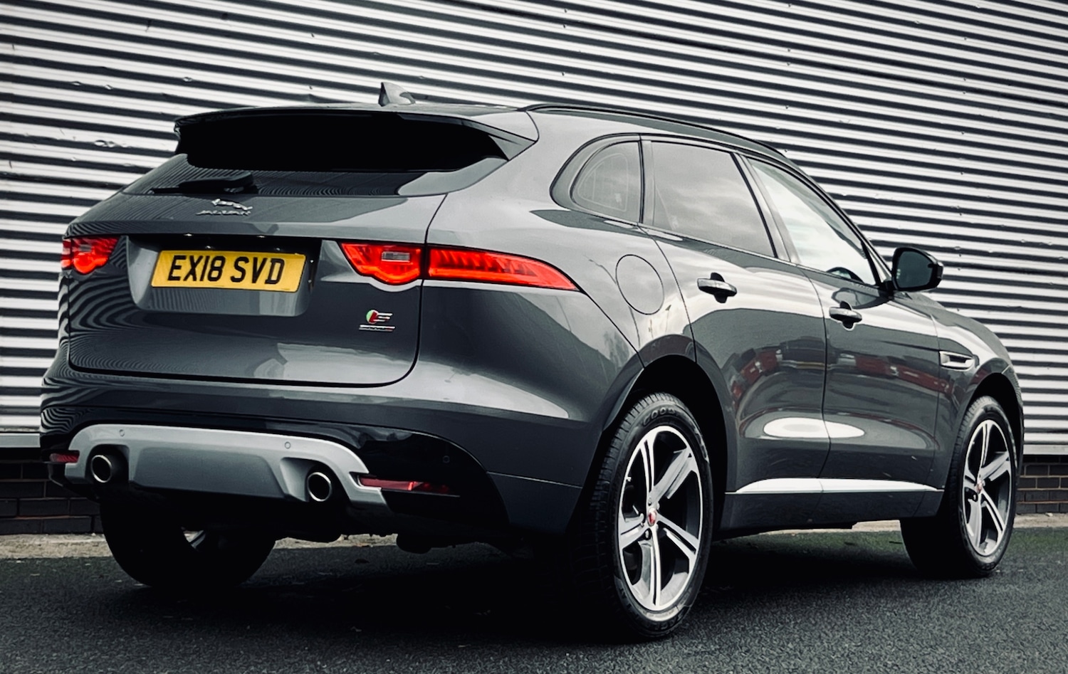 Used Jaguar F-Pace 2018 for sale - 76082848: Photo 2
