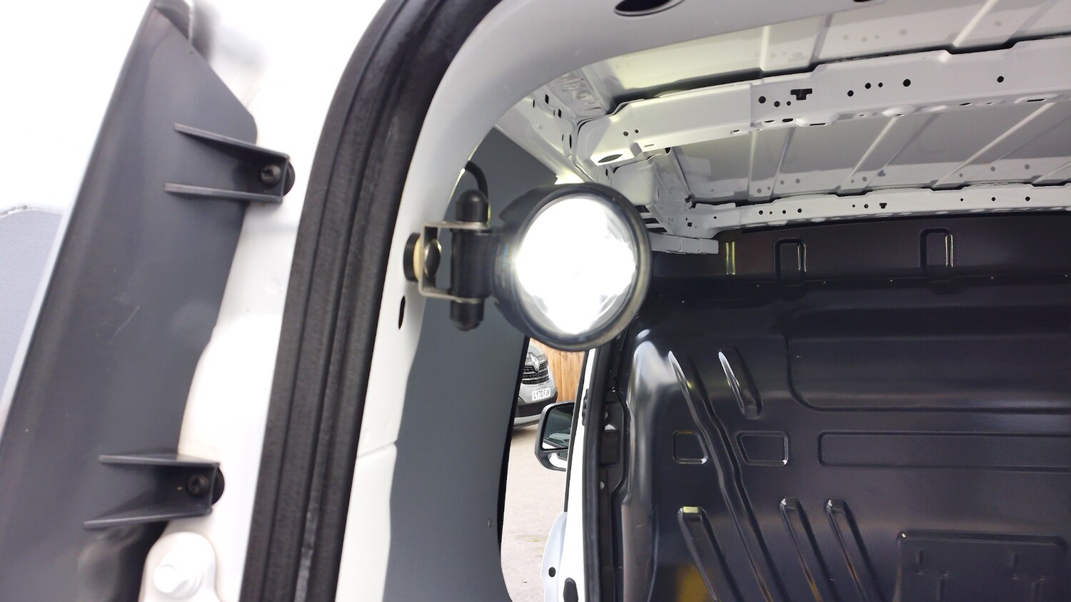 Used Ford Transit Connect 2017 for sale - 76299527: Photo 19