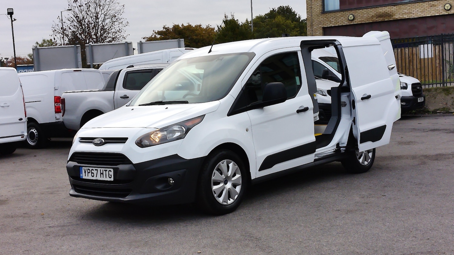Used Ford Transit Connect 2017 for sale - 76299527: Photo 2