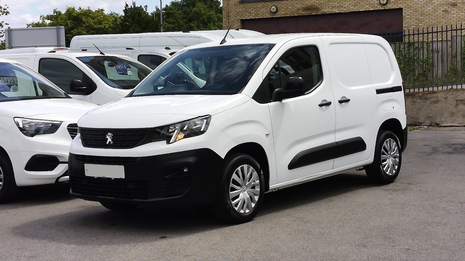 Used Peugeot Partner 2021 for sale - 76949441: Photo 2