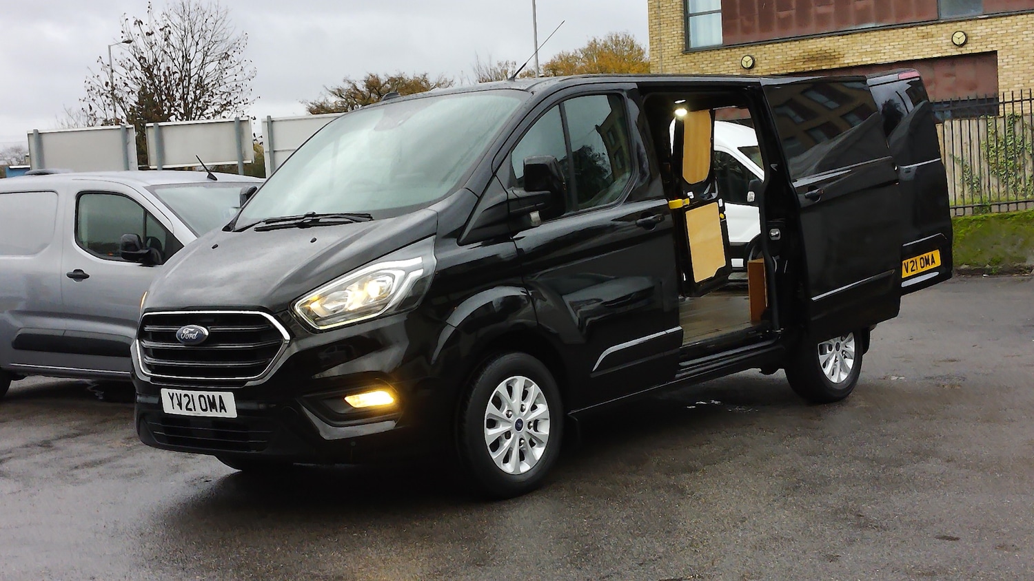 Used Ford Transit Custom 2021 for sale - 76748532: Photo 2