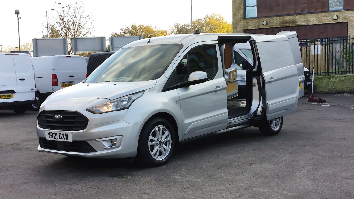 Used Ford Transit Connect 2021 for sale - 76693577: Photo 2