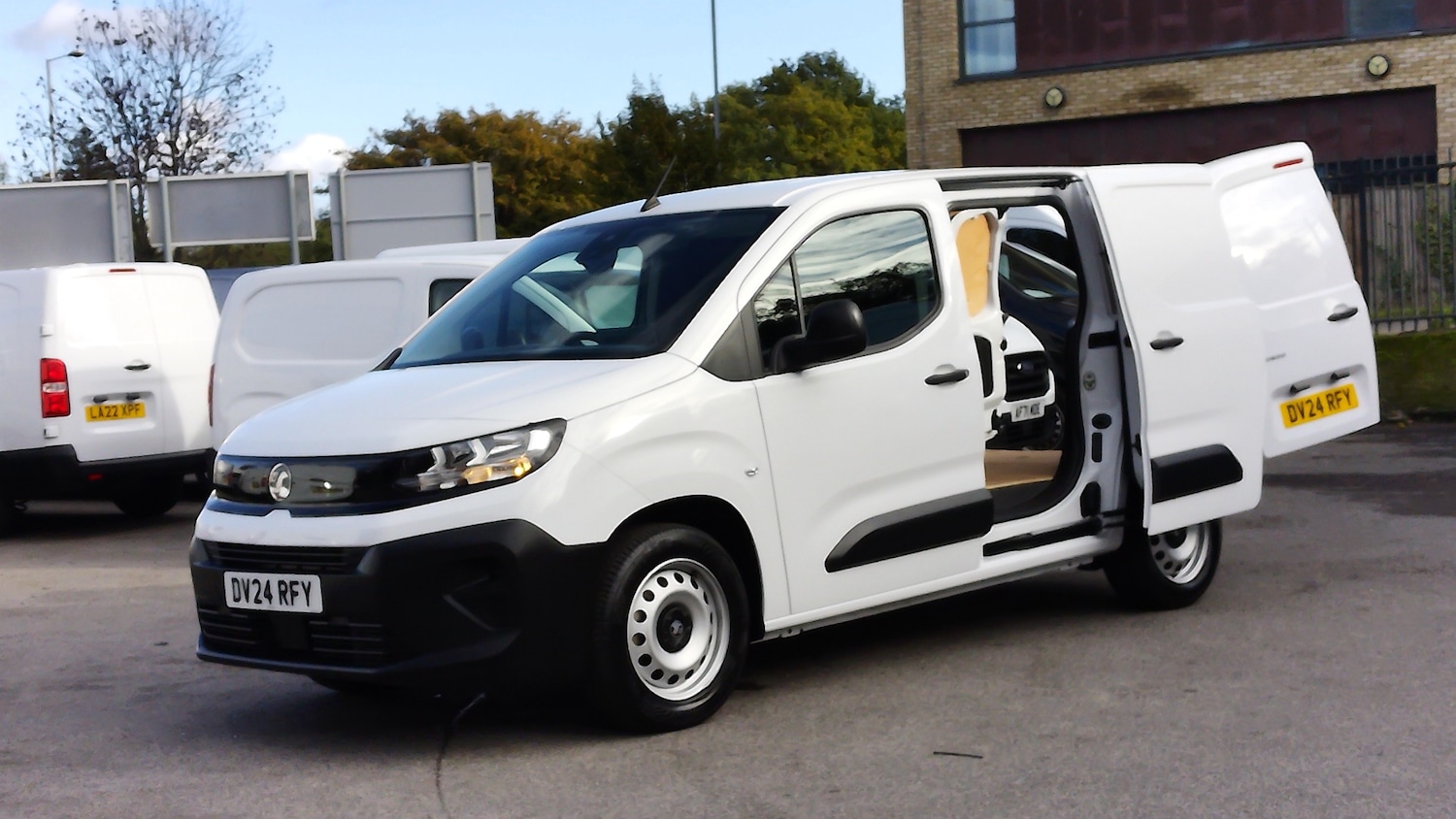 Used Vauxhall Combo 2024 for sale - 76363497: Photo 3