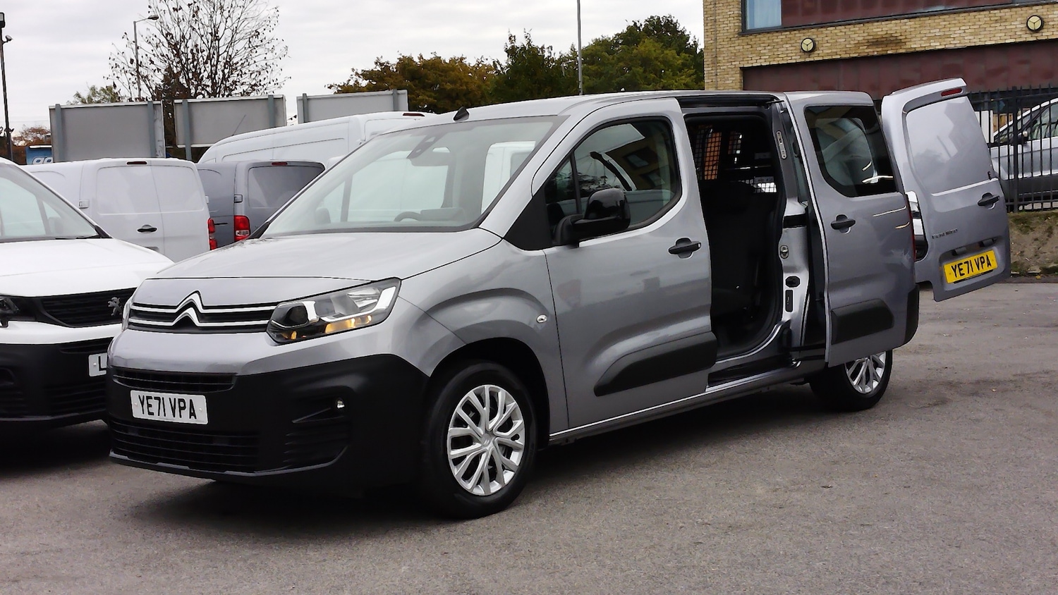Used Citroen Berlingo 2021 for sale - 76313278: Photo 2