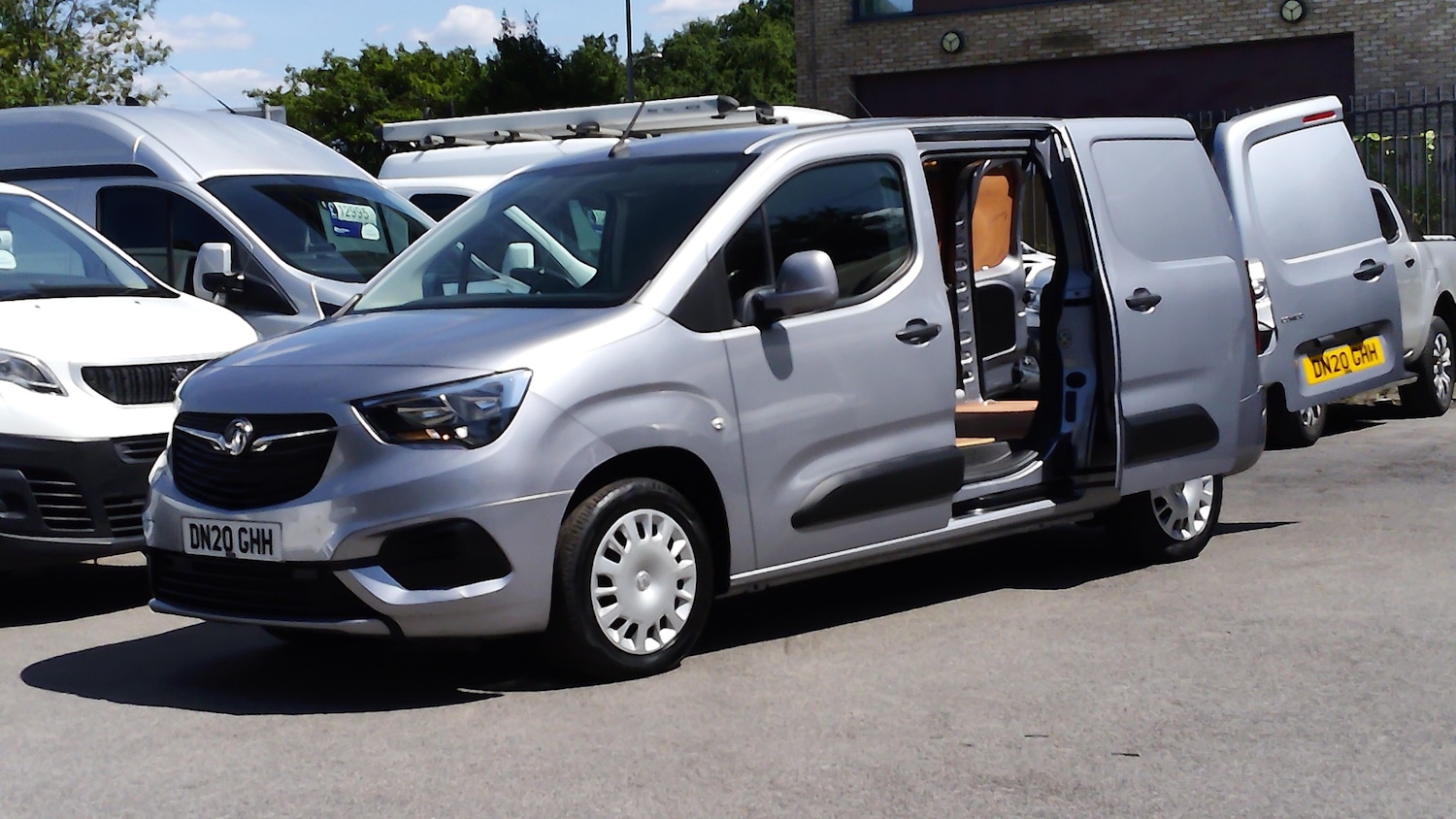 Used Vauxhall Combo 2020 for sale - 75157139: Photo 2