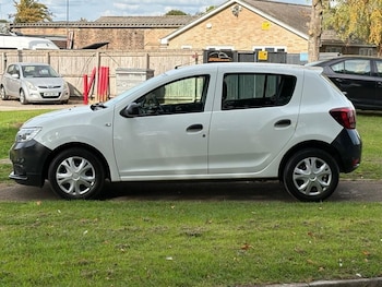Used Dacia Sandero 2017 for sale - 76767995: Photo