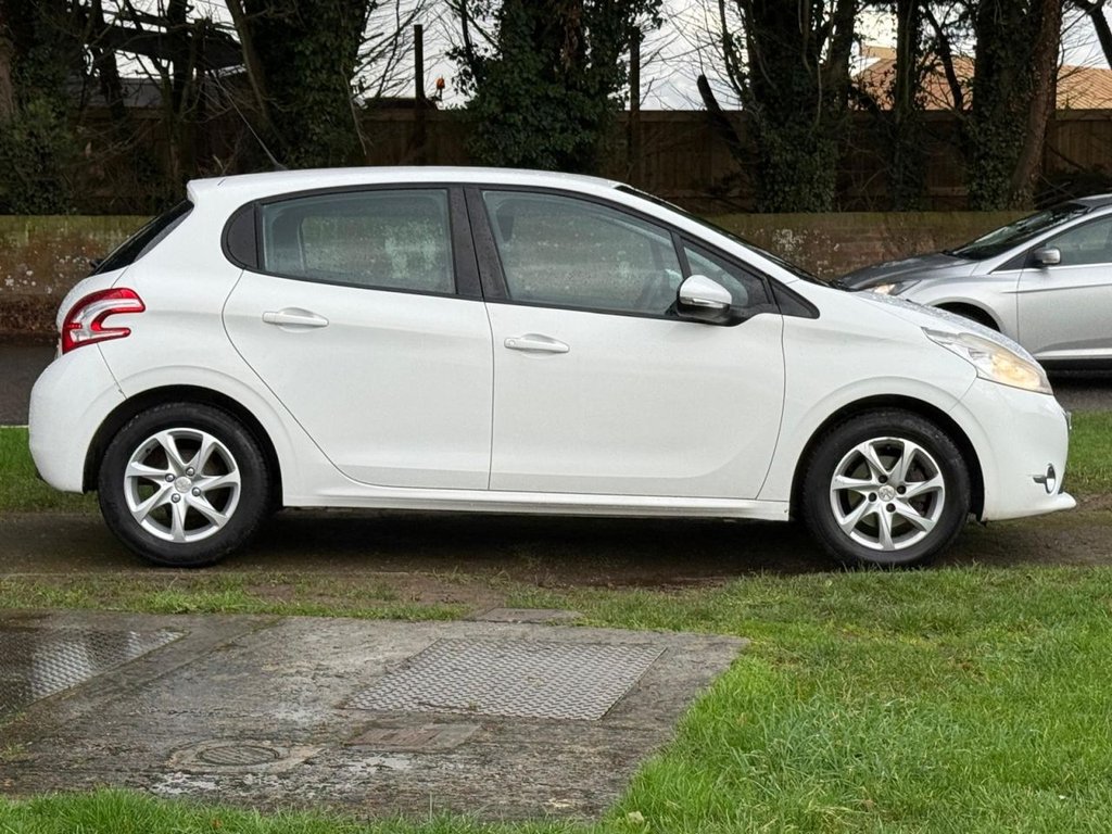 Used Peugeot 208 2013 for sale - 77463879: Photo 5