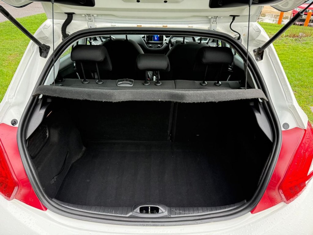 Used Peugeot 208 2013 for sale - 77463879: Photo 8