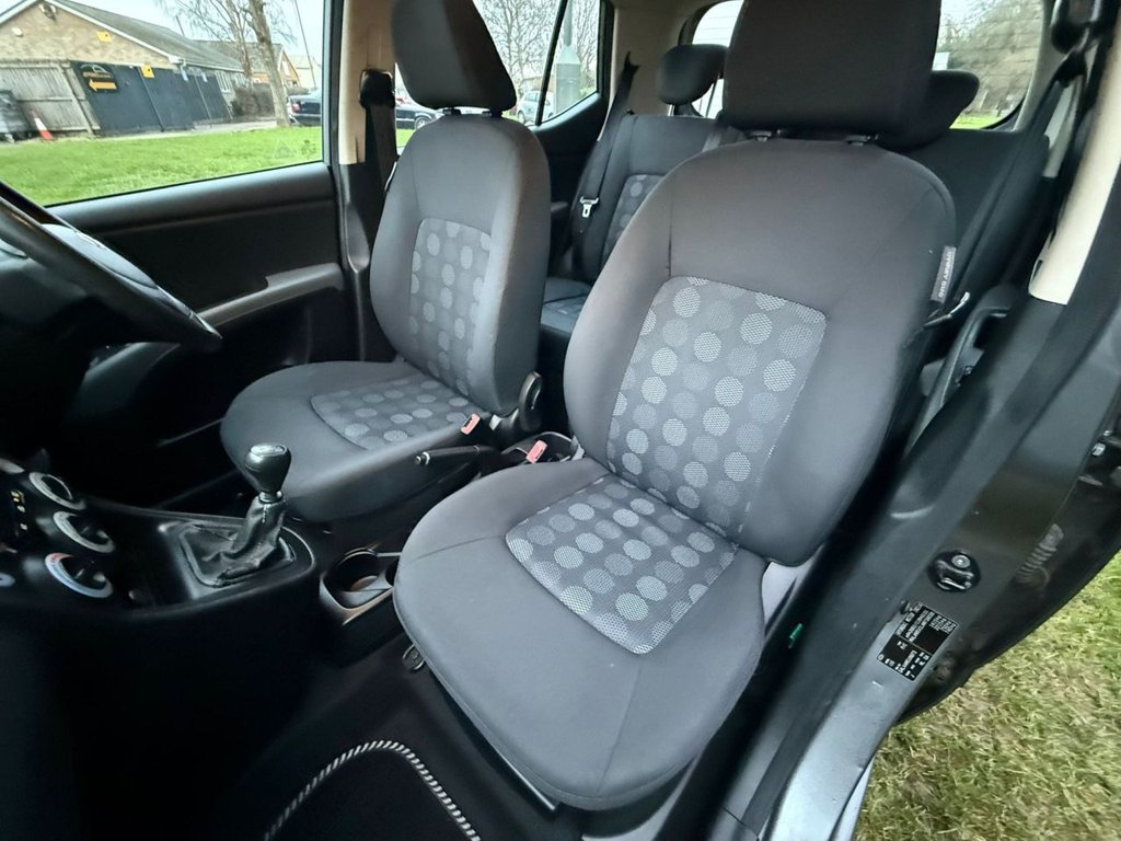 Used Hyundai i10 2011 for sale - 77356778: Photo 15