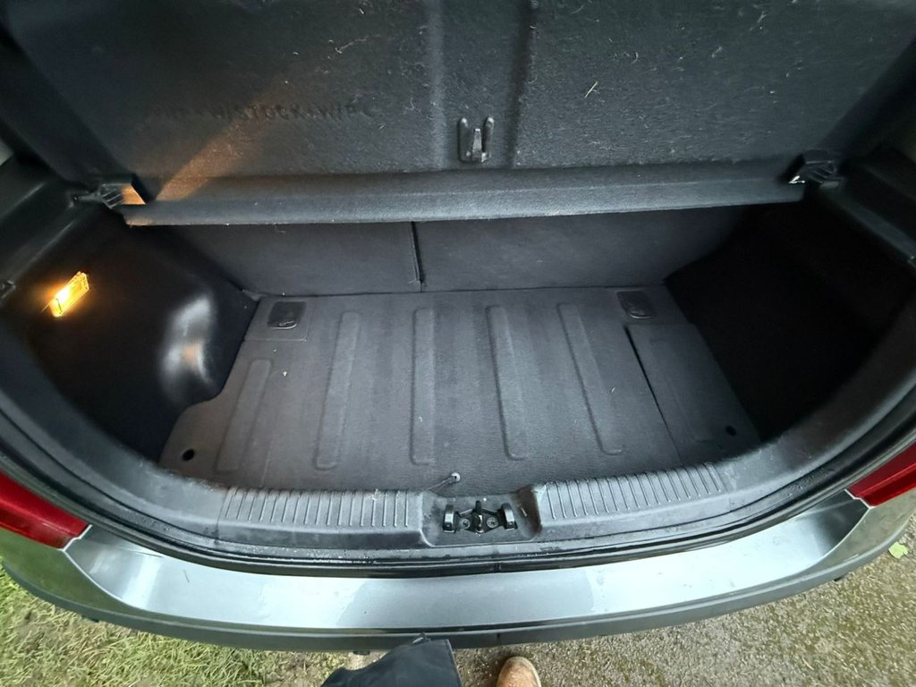 Used Hyundai i10 2011 for sale - 77356778: Photo 8