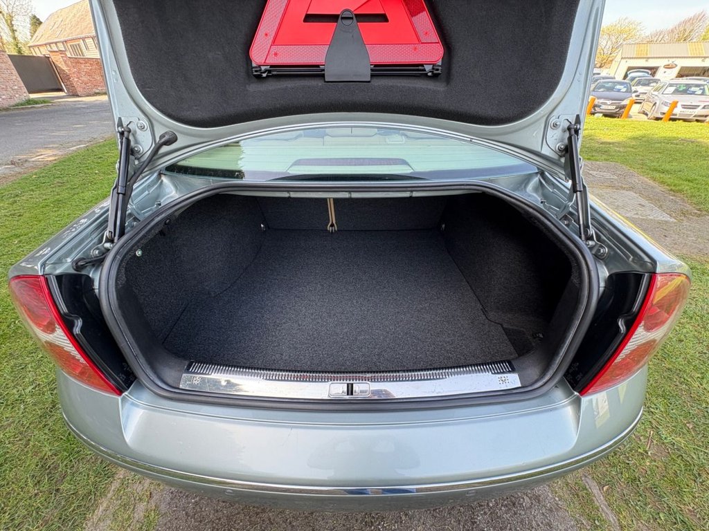 Used Volkswagen Passat 2004 for sale - 78166863: Photo 8