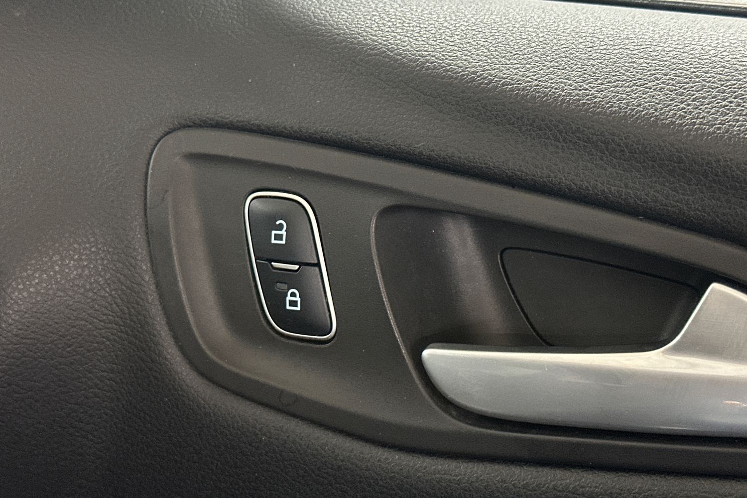 Used Ford Kuga 2017 for sale - 76725541: Photo 38