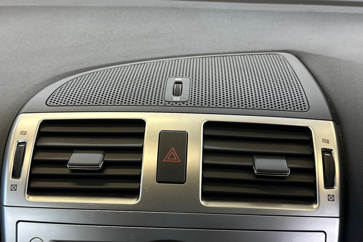 Used Toyota Avensis 2013 for sale - 78107938: Photo 34