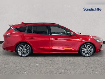 Used Ford Focus 2023 for sale - 76047660: Photo 3