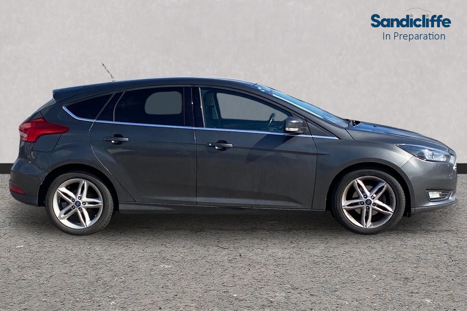 Used Ford Focus 2017 for sale - 78079352: Photo 2