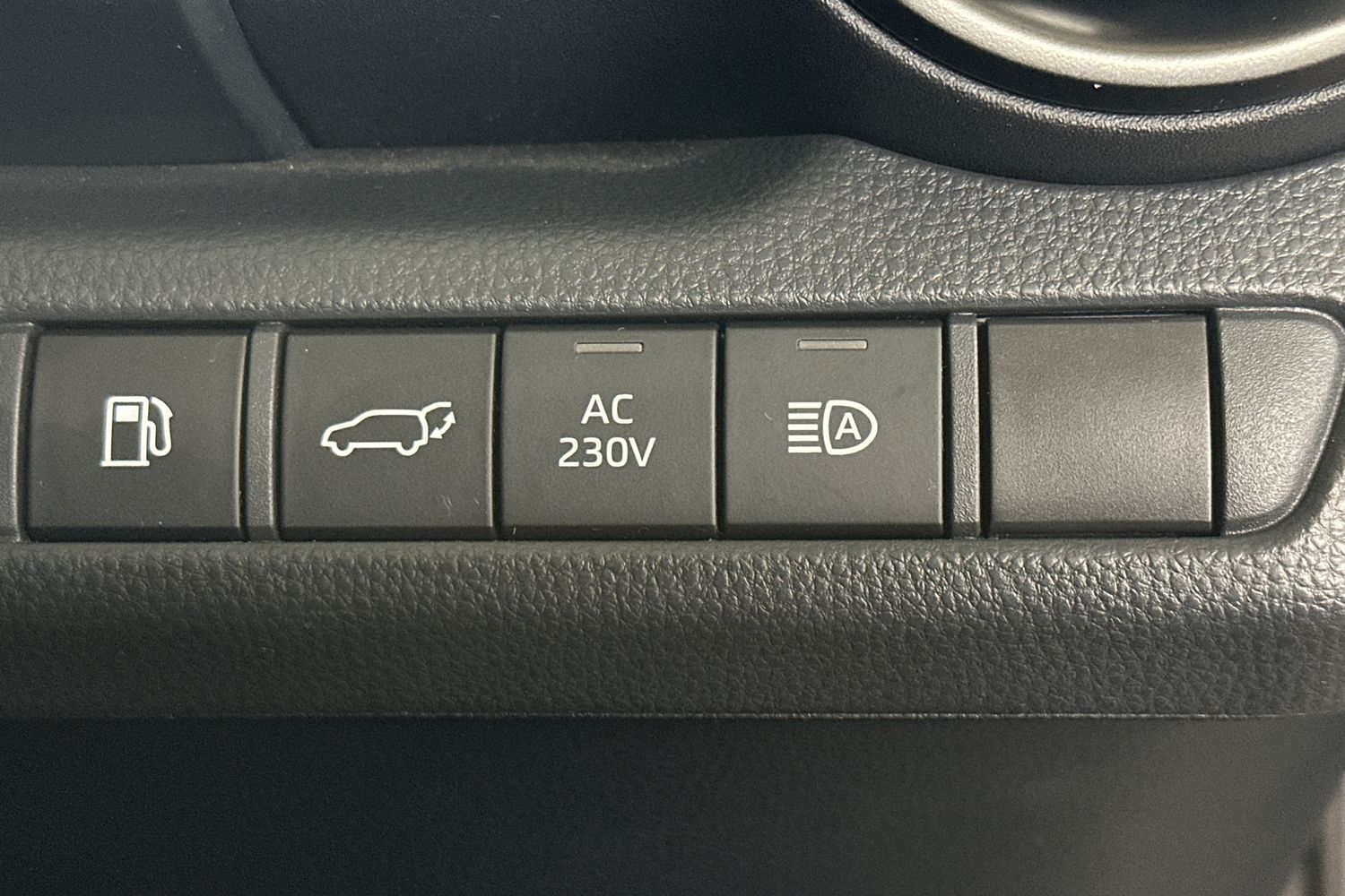 Used Toyota C-HR 2024 for sale - 76396795: Photo 25