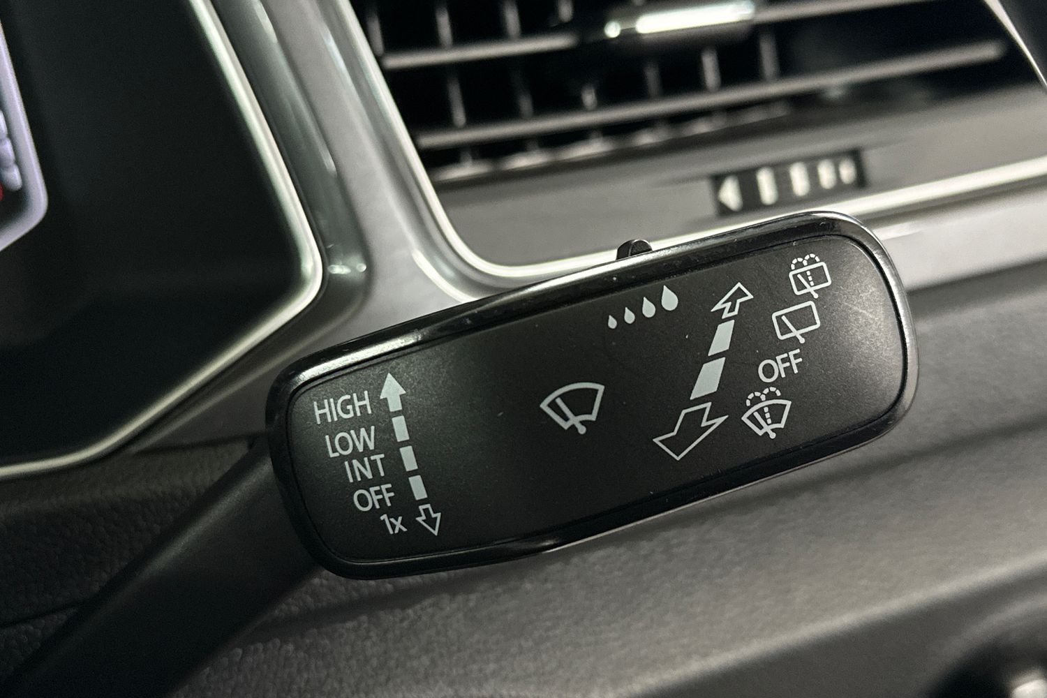 Used Volkswagen T-Roc 2020 for sale - 76307924: Photo 28