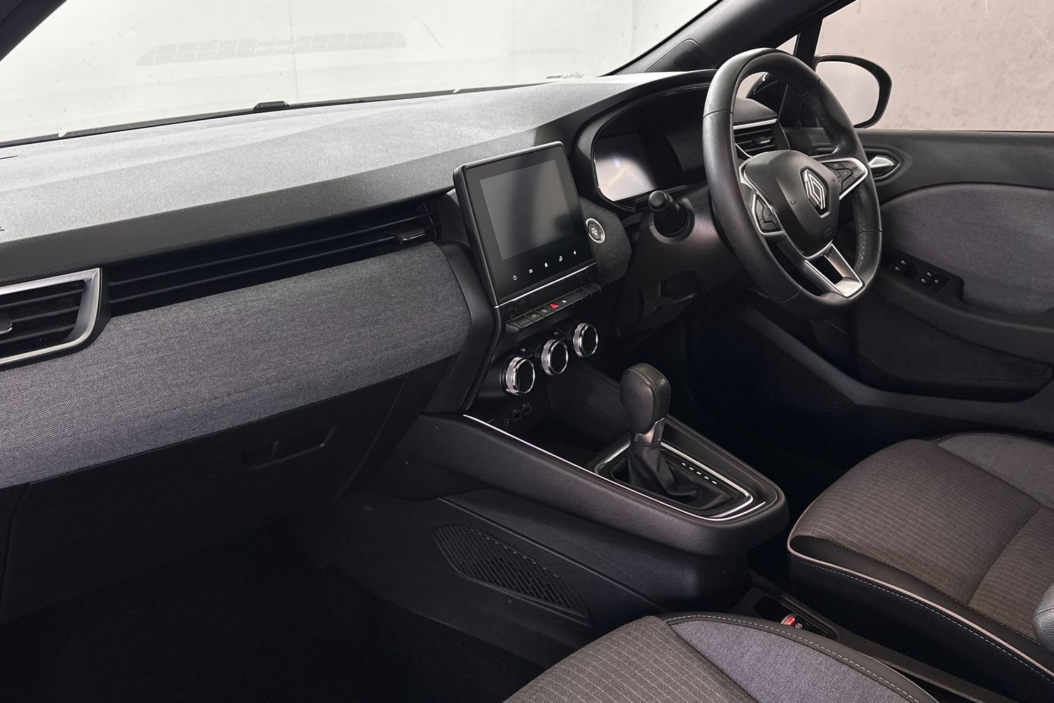 Used Renault Clio 2024 for sale - 76566208: Photo 12