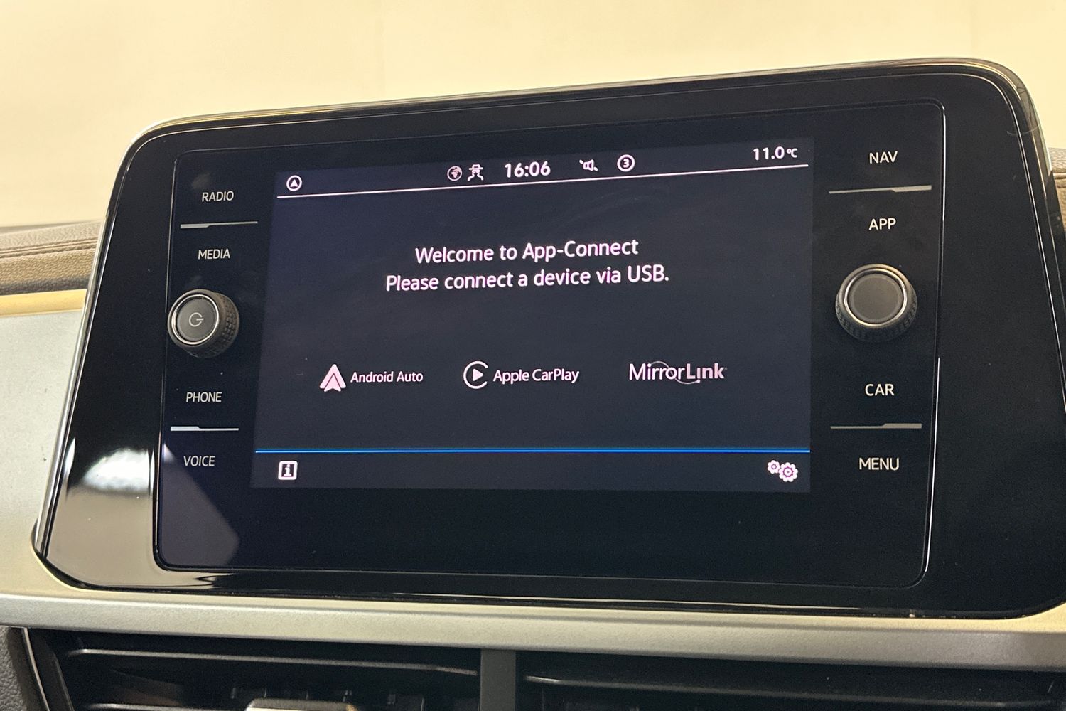 Used Volkswagen T-Roc 2022 for sale - 76859798: Photo 24