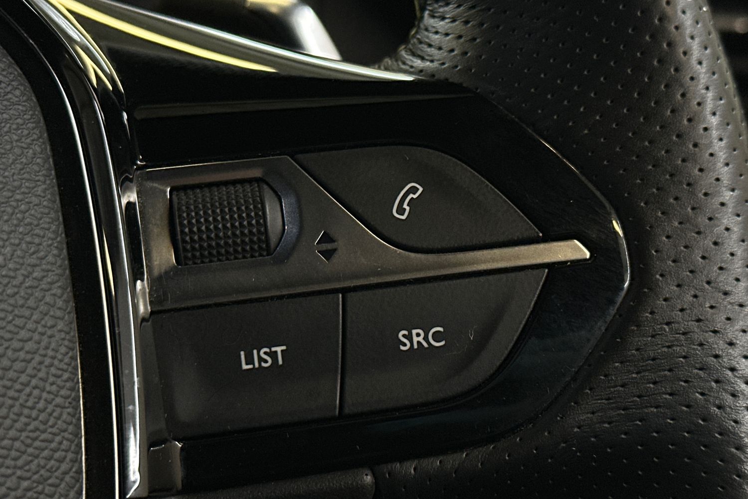 Used Peugeot 2008 2021 for sale - 77530112: Photo 26