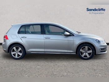 Used Volkswagen Golf 2017 for sale - 77990512: Photo