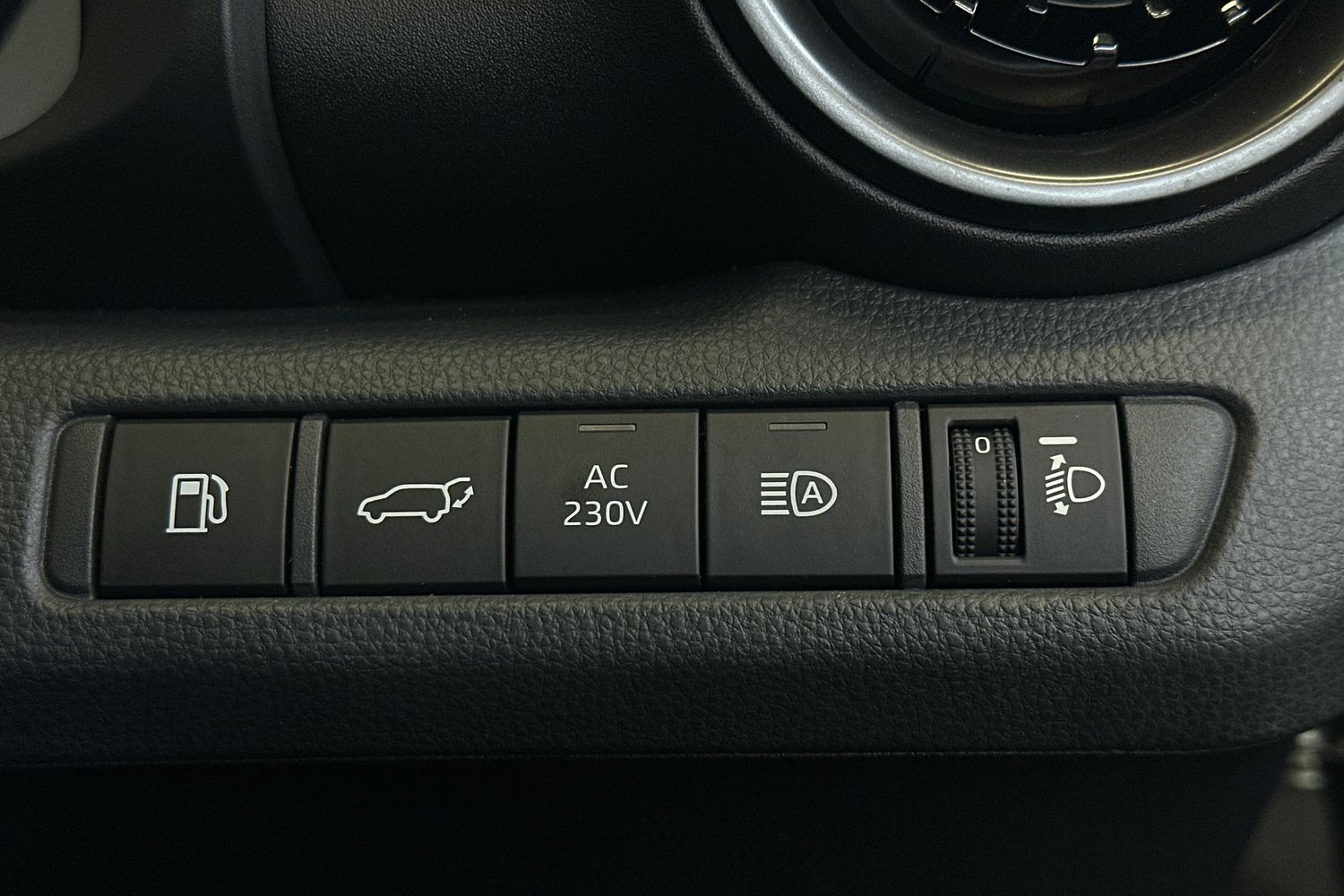 Used Toyota C-HR 2024 for sale - 77247280: Photo 28